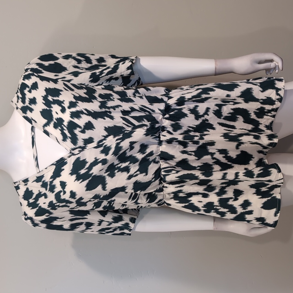 SHEIN Curve White And Dark Green Abstract Print Short Sleeve Cut Out Neck Top 2X